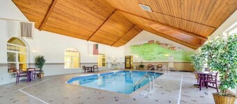 Cozy Lakefront Efficiency Condo on Red Cedar Lake at Tagalong Golf Resort!