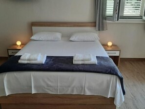 Internet - Studio-Apartment direkt am Meer by Interhome (Primošten)
