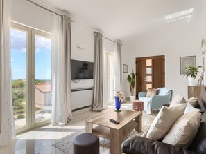 TV, fireplace - Villa Nirvana by Interhome (Pula/Vodnjan)