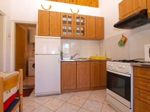 Fridge, microwave, oven, cookware/dishes/utensils - Apartment 1588 by Interhome (Bokordici)