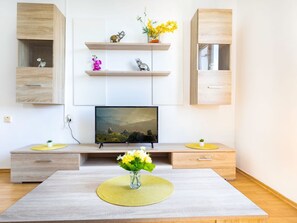 Interior - "Maya Z" mit Blick auf das Wasser by Interhome (Rogoznica)