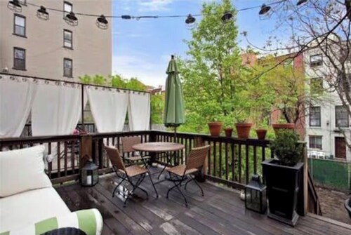 Spacious 5-bedroom townhome in fantastic New York City