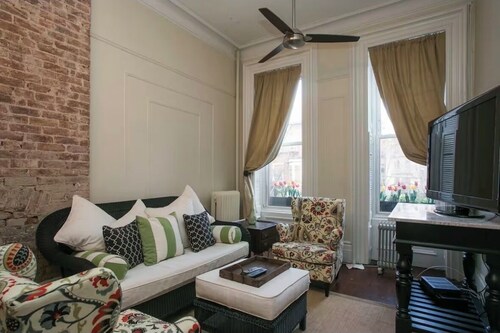 Spacious 5-bedroom townhome in fantastic New York City