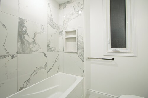 Executive 2-Bedroom Suite | Soundproof | Steps to Wortley Village & Vic Hospital