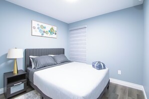 2 habitaciones, tabla de planchar con plancha, wifi y ropa de cama