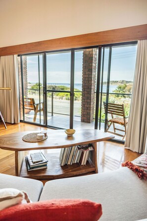 Stereo - Potter's Oasis (Victor Harbor)