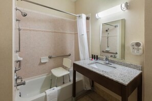Bañera con ducha, artículos de tocador gratuitos, secador de pelo