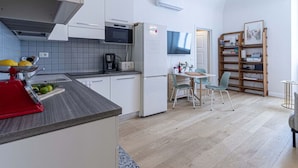 Refrigerador, microondas, horno, lavavajillas
