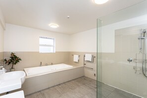 Bathroom - Manor Place Stays Apartment one (Dunedin)