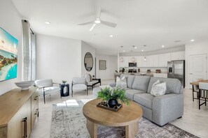 Een televisie en een kantoor