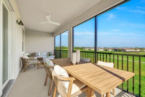 Outdoor dining - Lux Golf Home at Ibis Landing Golf and CC (Lehigh Acres)