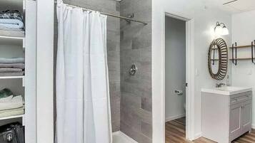 Shower, towels, shampoo