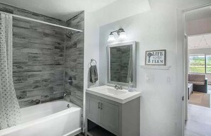 淋浴設備、提供毛巾、洗頭水