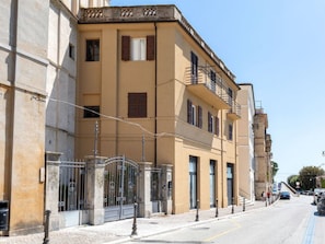 Esterni