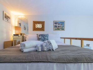 Room - Suite Vogel by Interhome (Casellina)