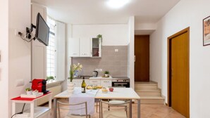 Fridge, oven, cookware/dishes/utensils - Movie Suite Jesi by Interhome (Jesi)