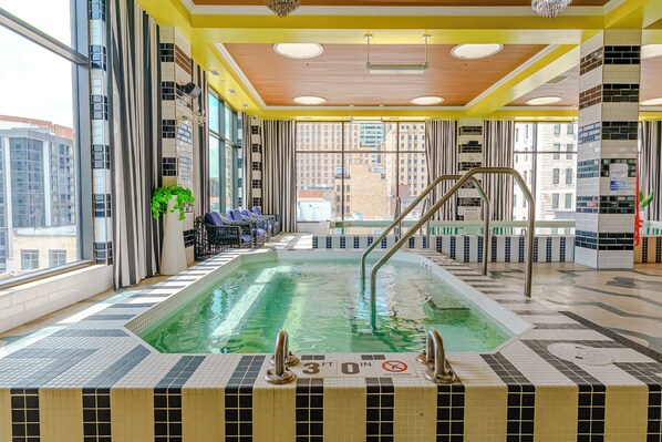 Piscine intérieure, piscine chauffée