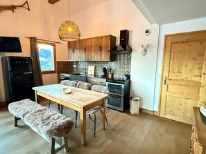 Fridge, oven, dishwasher, cookware/dishes/utensils - Appartement Paradi Ski, Bike und Wandern by Interhome (Aime-la-Plagne)