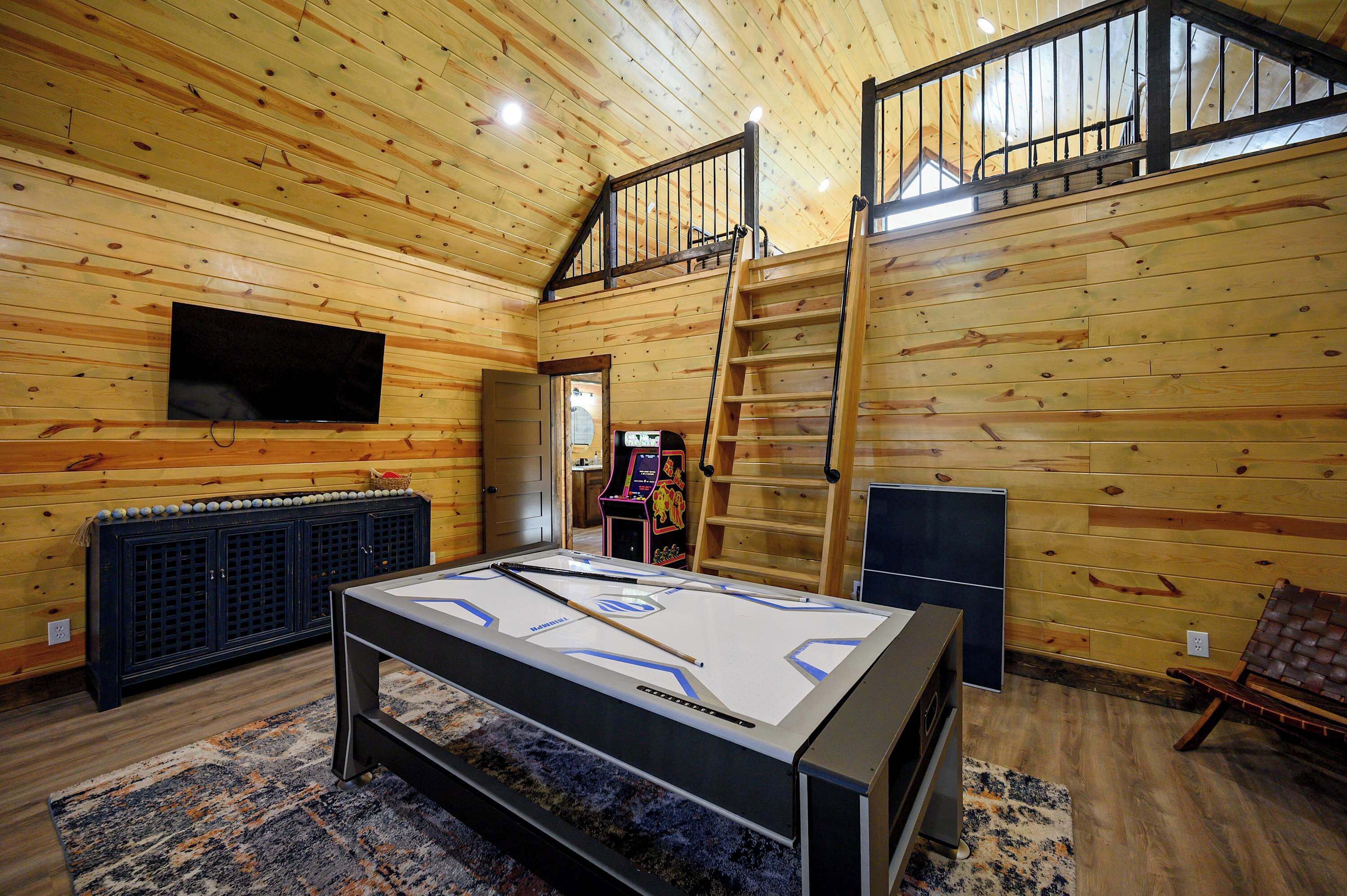Cabin Game Loft w/ Pool Table, Ping Pong, Arcade Game & Open Railing Views