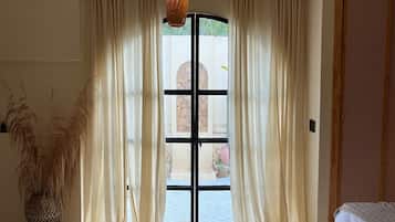 1 多间卧室、办公桌、免费 WiFi、床单