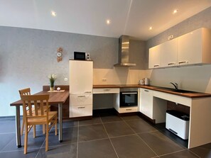 Fridge, microwave, oven, dishwasher - am Weiher - Wohnung 5 - Für 2 Personen by Interhome (Nideggen)