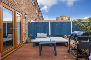 Terrace/patio - Spacious 3BDR House with Garden in East Ham (Greater London)