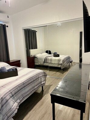 2 bedrooms, WiFi, bed sheets - Cozy 2-bedroom house in gorgeous Carson with AC for relaxing stays (Carson)