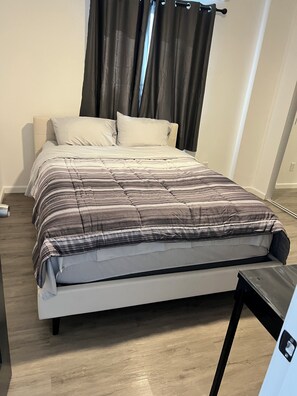 2 bedrooms, WiFi, bed sheets - Cozy 2-bedroom house in gorgeous Carson with AC for relaxing stays (Carson)