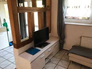Interior - Große Wohnung in Nesse mit Garten und Terrasse by Interhome (Nessmersiel)