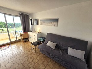 Living area - Lovely studio cabin apartment residence with pool near Richelieubeach, Cap d'Agde (LE CAP D AGDE)