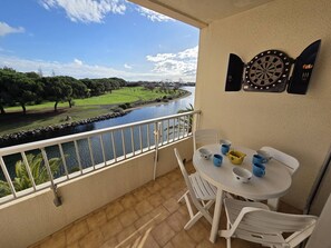 Outdoor dining - Lovely studio cabin apartment residence with pool near Richelieubeach, Cap d'Agde (LE CAP D AGDE)
