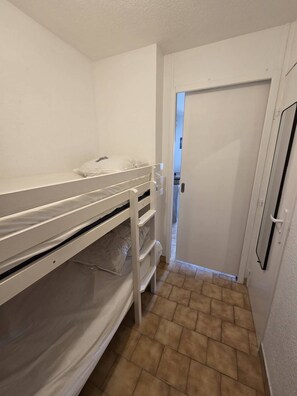1 bedroom - Lovely studio cabin apartment residence with pool near Richelieubeach, Cap d'Agde (LE CAP D AGDE)
