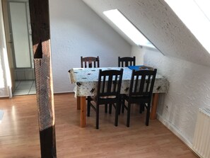 Dining - Große Wohnung in Nesse mit Terrasse und Garten by Interhome (Nessmersiel)