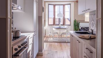 Kühlschrank, Mikrowelle, Ofen, Geschirrspüler