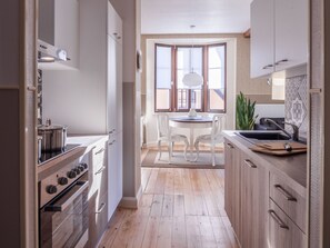 Kühlschrank, Mikrowelle, Ofen, Geschirrspüler