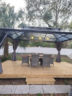 Outdoor dining