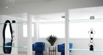 Modern Family House w/ Pool & Billiards. Just 3 minutes from Busch Gardens