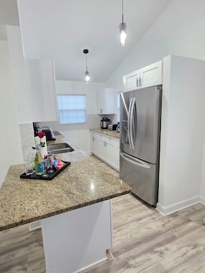 Fridge, microwave, oven, coffee/tea maker - Modern Family House w/ Pool & Billiards. Just 3 minutes from Busch Gardens (Tampa)