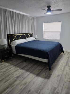 2 habitaciones, escritorio, wifi gratis y ropa de cama