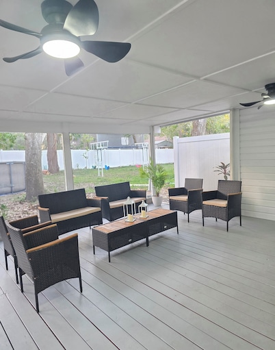 Modern Family House w/ Pool & Billiards. Just 3 minutes from Busch Gardens