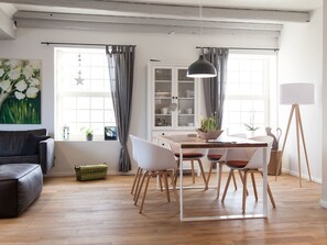Dining - Hochwertige, helle FeWo mit Meerblick am Deich by Interhome (Nessmersiel)