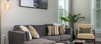 2 Bed 2.5 Bath Modern Townhouse Centrally Located