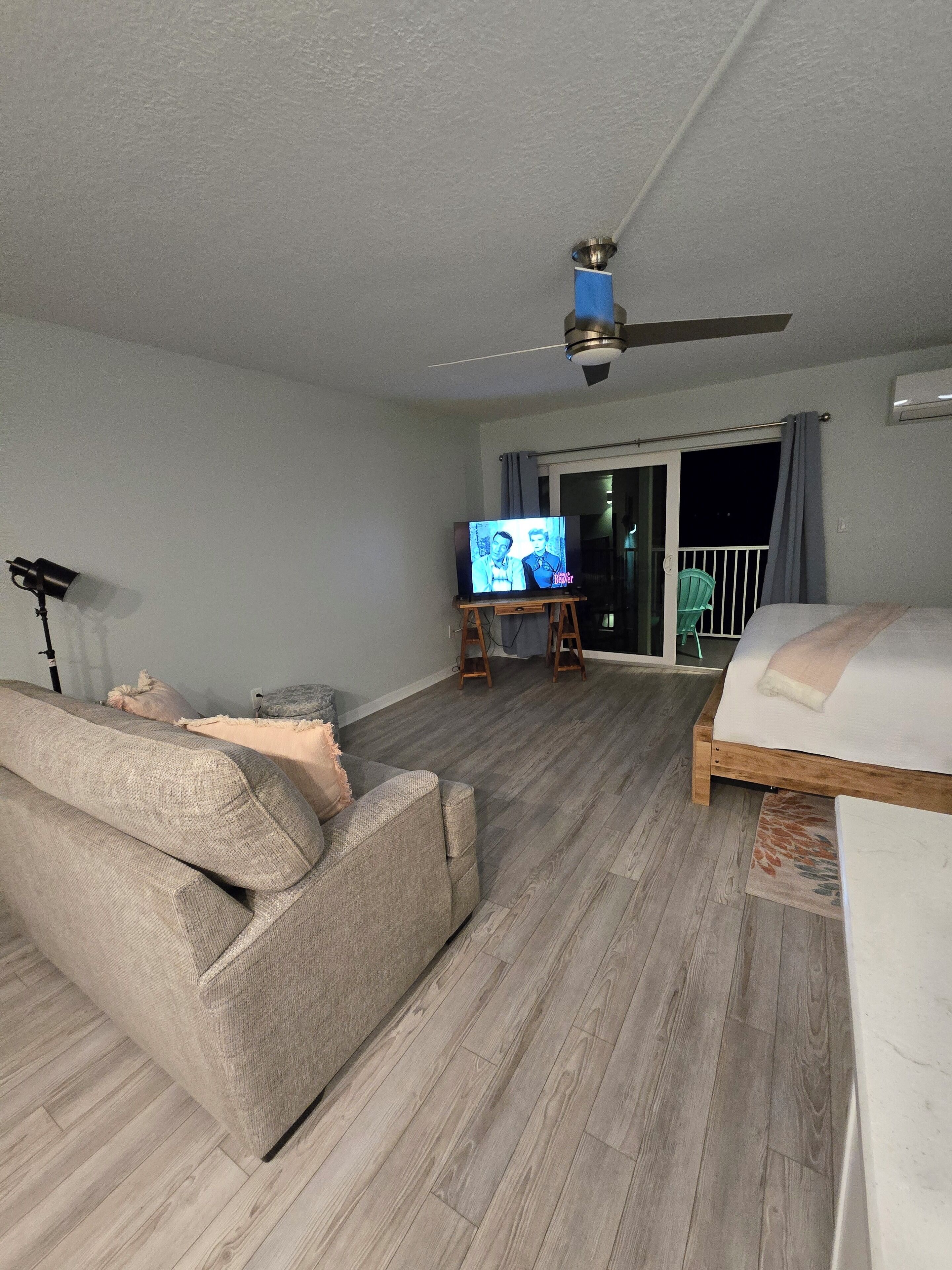 Fer et planche à repasser, accès Internet, draps fournis