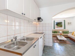 Kühlschrank, Ofen, Geschirrspüler, Kochgeschirr/Geschirr/Besteck