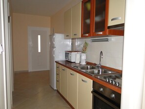 Fridge, microwave, cookware/dishes/utensils - "Asia 2" mit Blick auf das Wasser by Interhome (Marina)