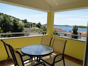 Outdoor dining - Wohnung "Niva 2" mit Blick auf das Wasser by Interhome (Rogoznica)