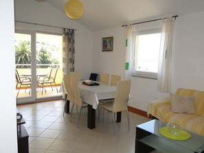 Living area - Wohnung "Niva 2" mit Blick auf das Wasser by Interhome (Rogoznica)