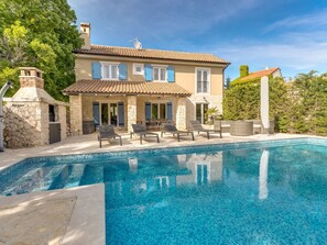 Pool - Eine luxuriöse Villa "Maslina" mit Pool und Grill by Interhome (Garica)