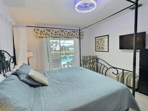 3 bedrooms, free WiFi - *NEW* Affordable Waterfront Pool Home w/ Direct Gulf Access (Cape Coral)