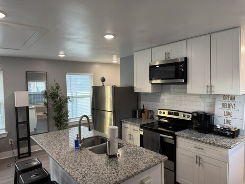 Enjoyable 2-bedroom house with AC in vibrant Houston